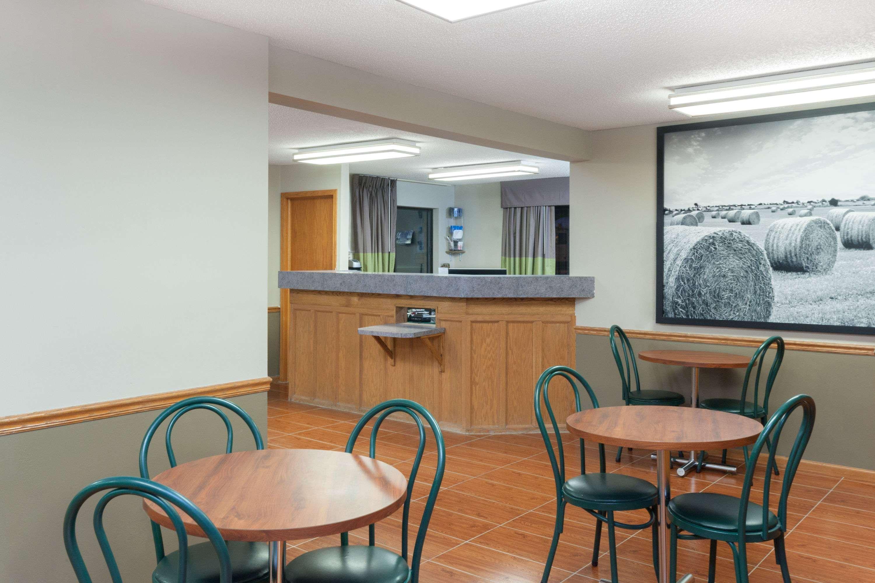 Super 8 By Wyndham Gilman Exterior foto